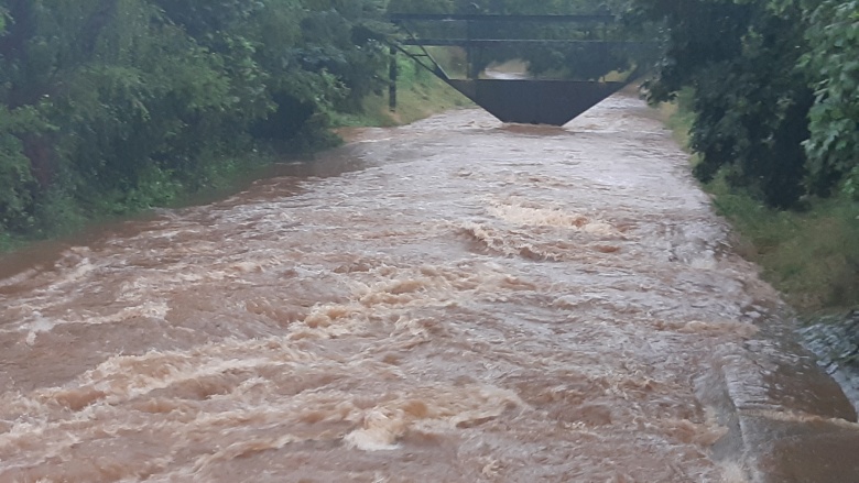 Randkanal läuft bei Pulheim über