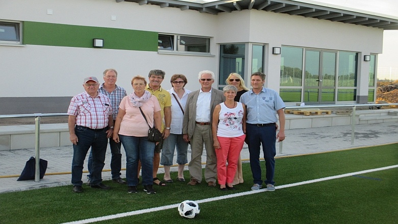 Besichtigung der neuen Sportanlage in Rheidt-Hüchelhoven
